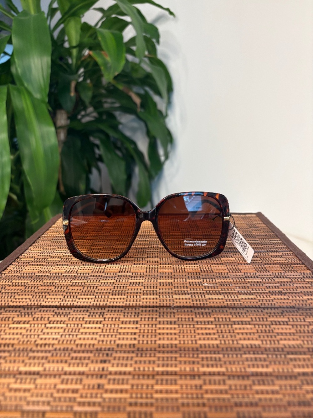 Oversized Square Gold Temple Accent Sunglasses (MP25628AP)